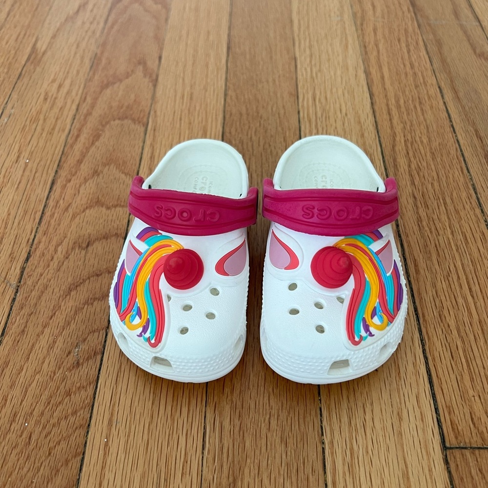CROCS unicorn c7